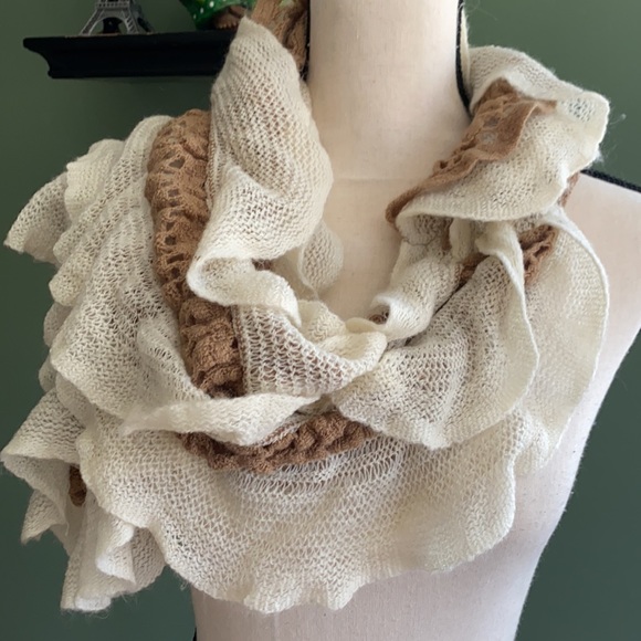 Womens accesories 2 tones Ruffled business casual infinite scarf - Picture 2 of 6